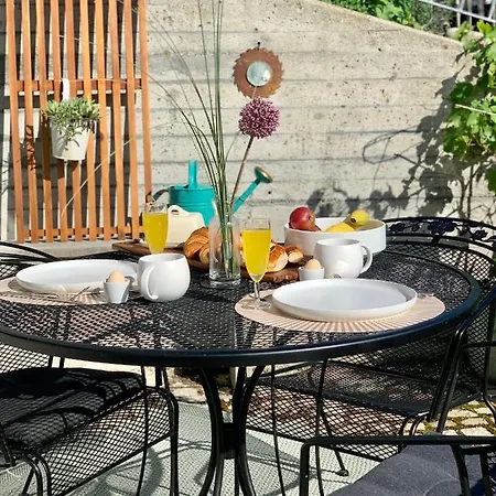 Modernes Mit Blick Ins Gruene Daire *